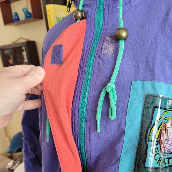 Vibrant 1990s Windbreaker Jacket Multiple Zippered Pockets & Hideaway Hood Sz LG - Picture 5 of 8